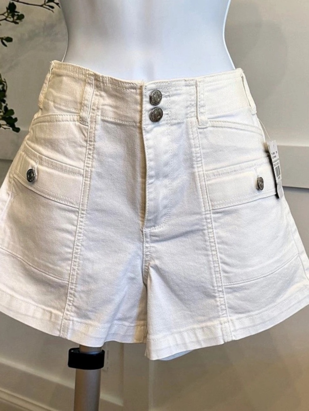 Kut from the Kloth High Rise Jane Shorts White Size 2 NWT